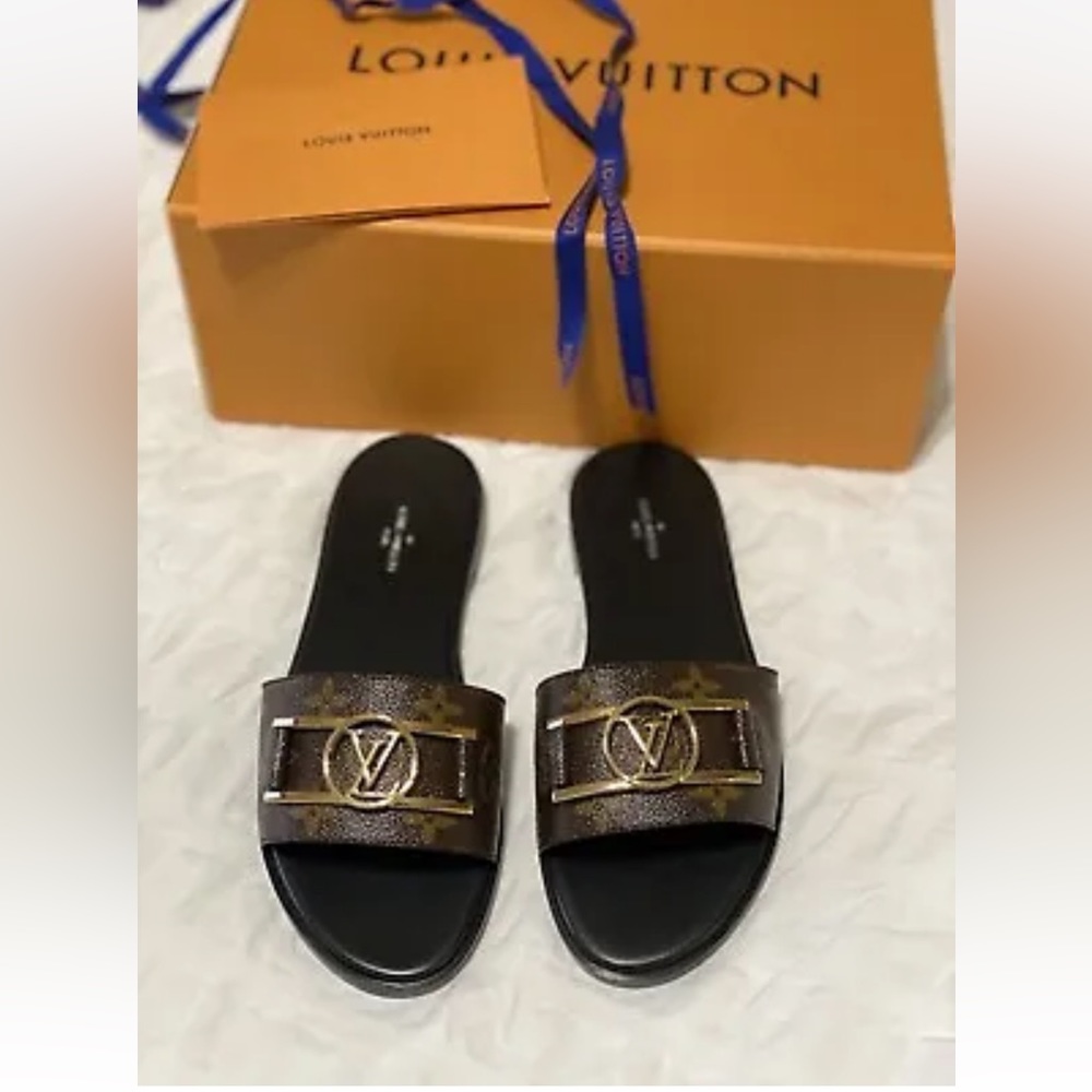 LOUIS VUITTON Brown Monogram  Slides Size 37.5